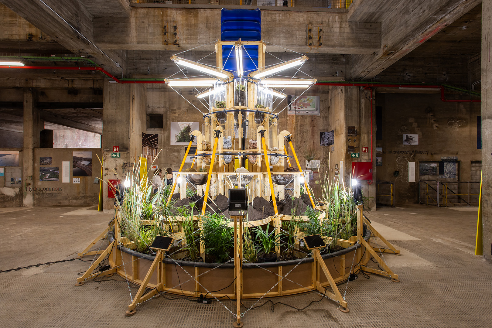 Congresbeeld, Tres Xemeneies / centrale tentoonstelling UIA 2026