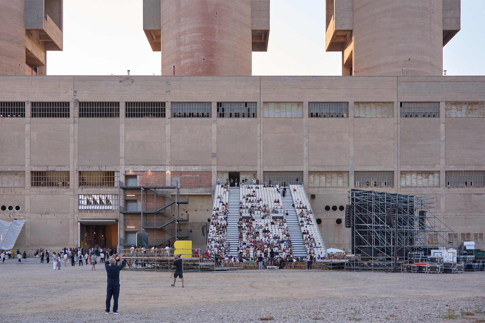 Congresbeeld, Becoming More-Than-Human, Tres Xemeneies / centrale tentoonstelling UIA 2026